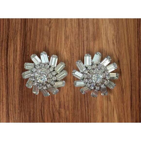 Vintage Rhinestone Starburst Clip-On Earrings Sparkling Statement Pair - Picture 1 of 5